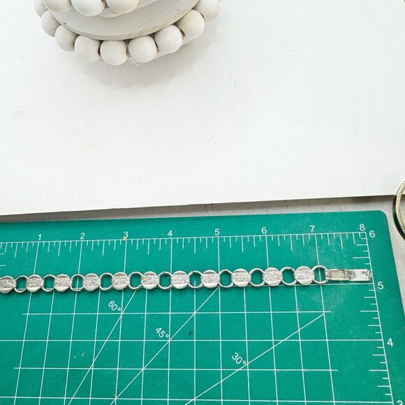 Vtg 1960's Sarah Coventry Young And Gay Silver Floral Book Chain Link Bracelet - Picture 5 of 8